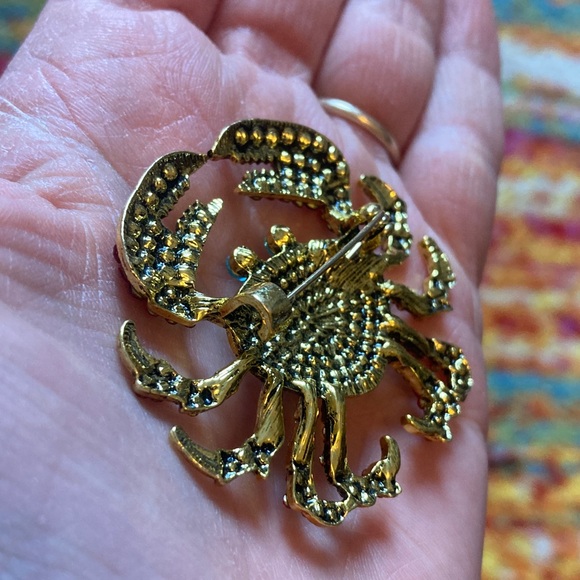 Vibrant Red and Gold Rhinestone Crab Brooch - Picture 9 of 10